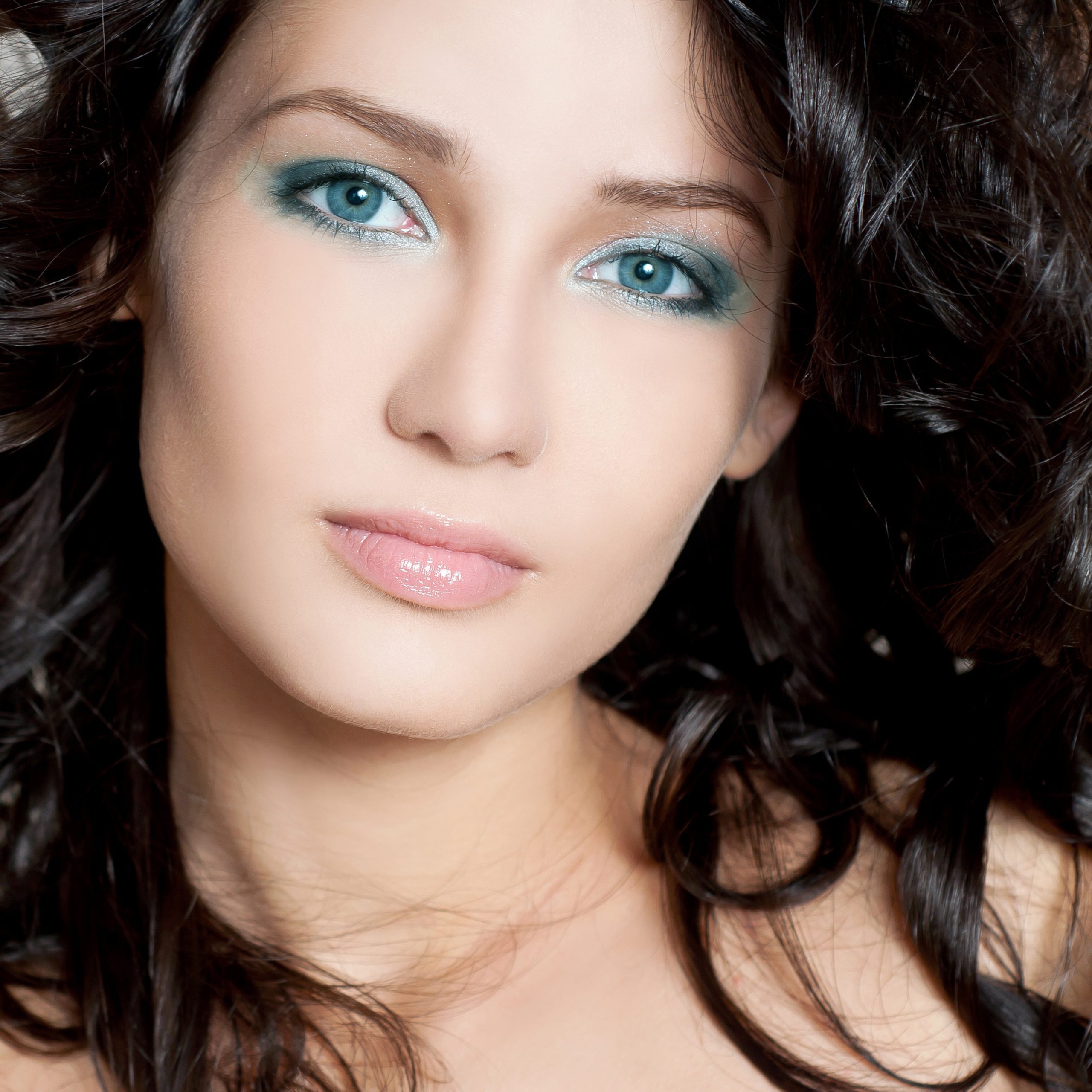 ME_EyeShadow-Shimmer_TealGreen_3-scaled-1.jpg